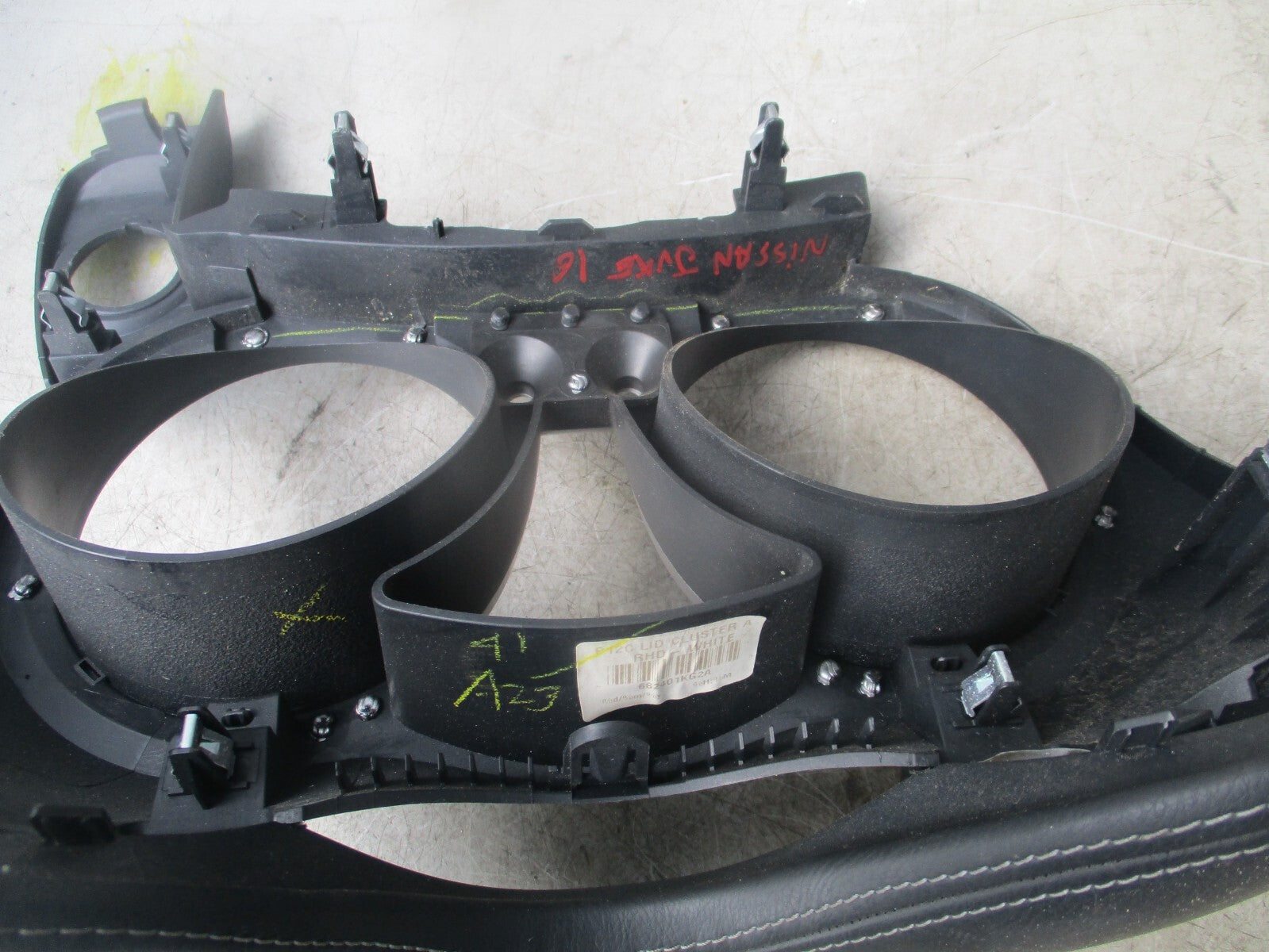 NISSAN JUKE F16 2016 INSTRUMENT CLUSTER SPEEDO METER SURROUND TRIM 682401KG2A