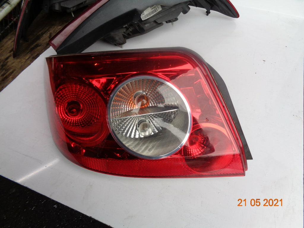 RENAULT MEGANE MK2 2005 CONVERTIBLE PASSENGER REAR BRAKE TAIL LIGHT 8200142688
