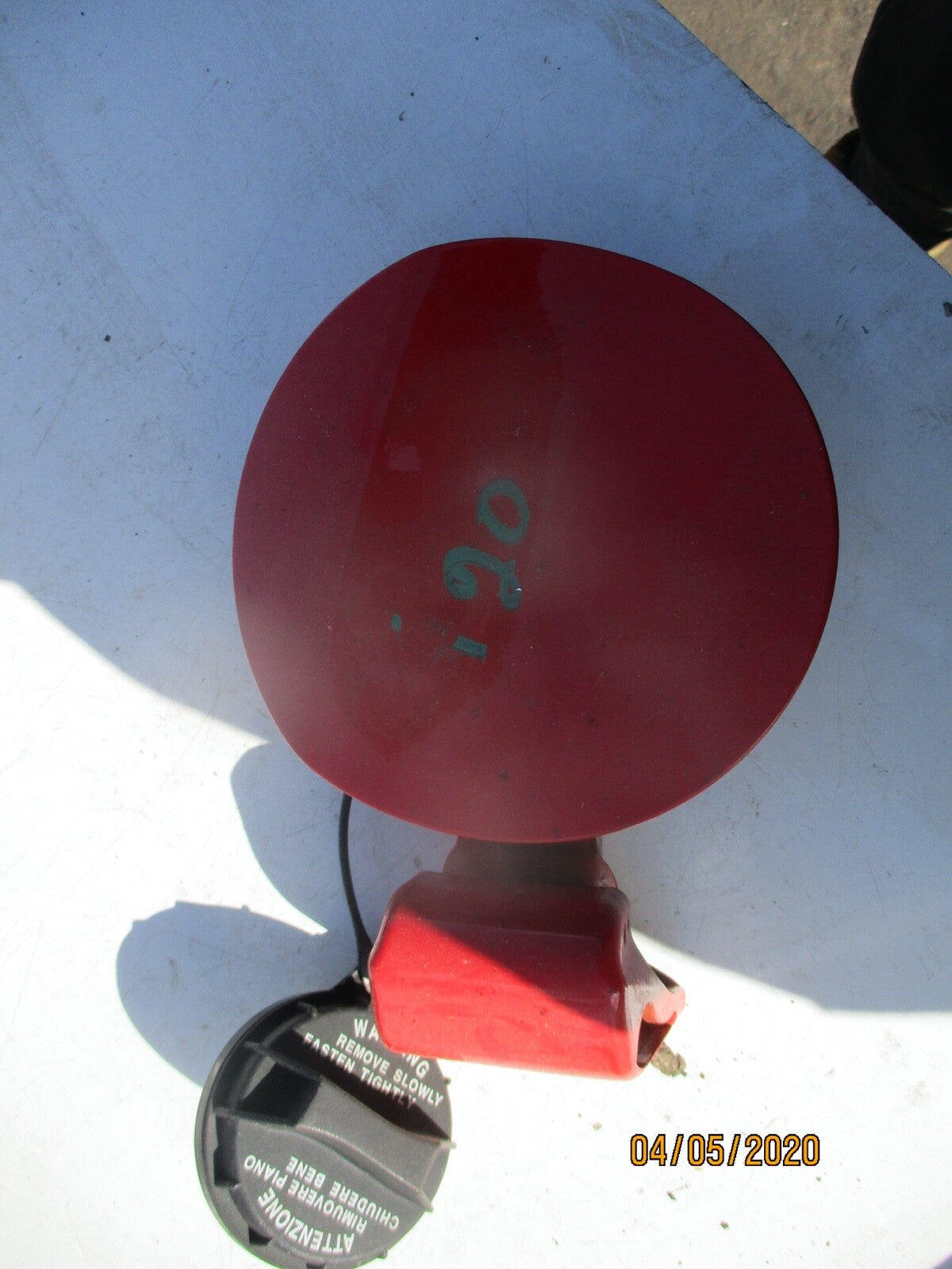 HYUNDAI i20 PB MK1 2013 1.2 FUEL CAP RED 69510-1j000