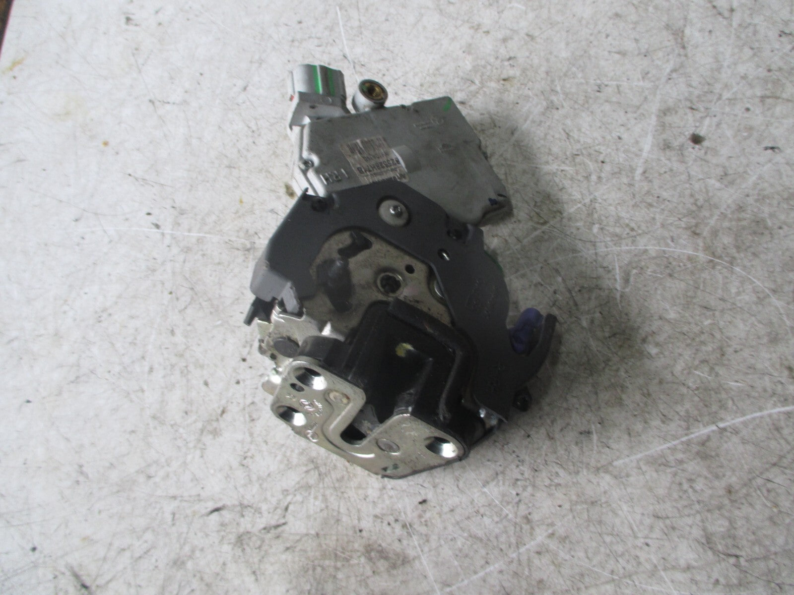 NISSAN X TRAIL T30 2007 RIGHT REAR DOOR LOCK 825528H71B ATD