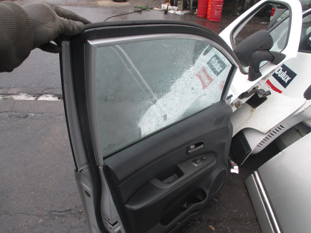 KIA CARENS MK2 2007 NSF PASSENGER SIDE FRONT DOOR SILVER