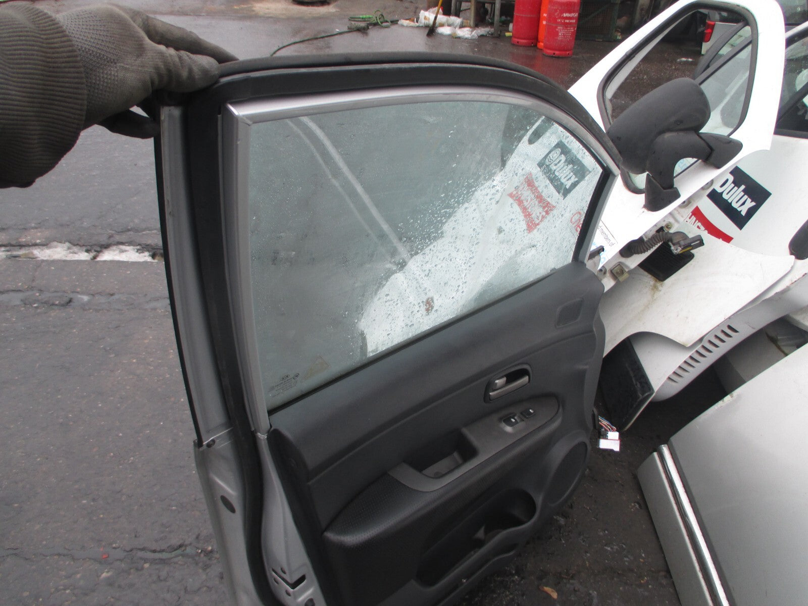 KIA CARENS MK2 2007 NSF PASSENGER SIDE FRONT DOOR SILVER