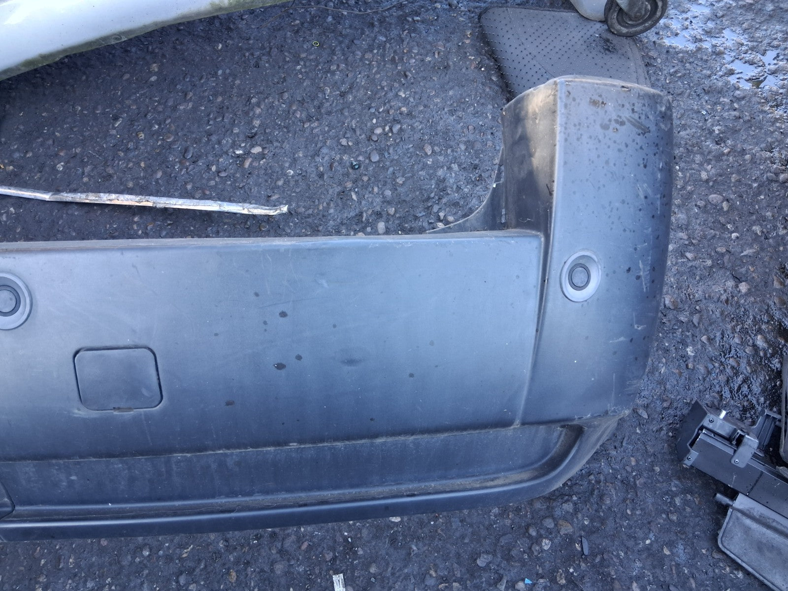 2004 BMW X3 E83 COMPLETE REAR BUMPER WITH PDC SENSORS BLACK