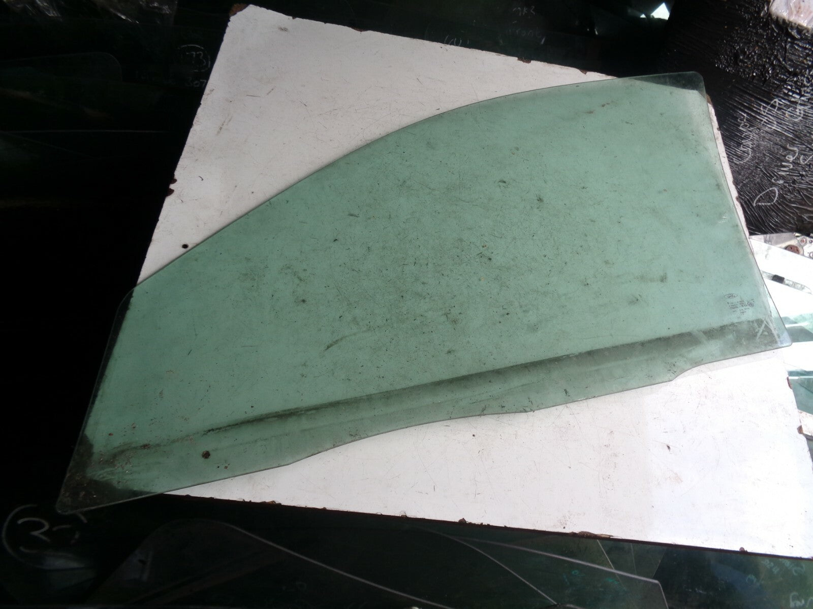 FORD MONDEO OSF DRIVER SIDE FRONT DOOR WINDOW GLASS