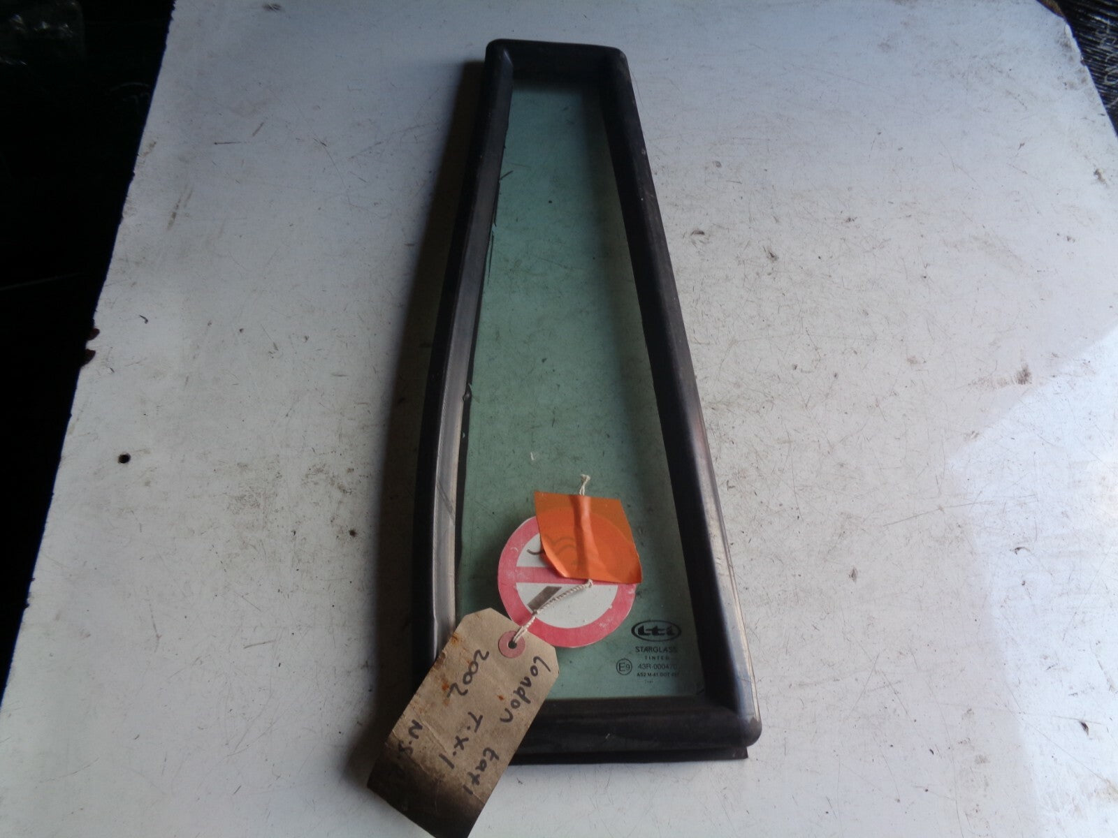 LONDON TAXI LTI REAR LEFT PASSENGER SIDE DOOR QUARTER GLASS