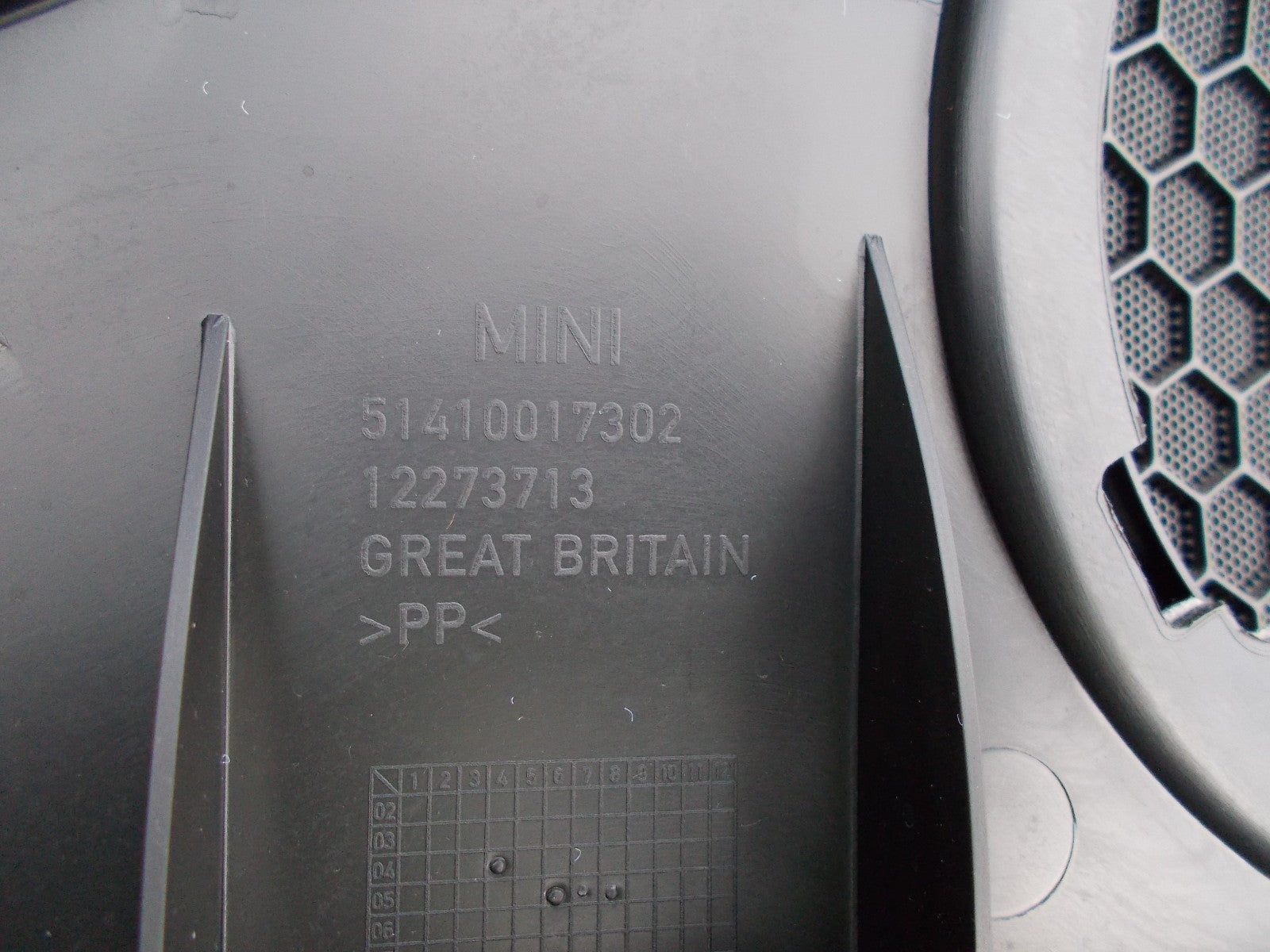 2005 BMW MINI MINI ONE 3DR OS DRIVERS SIDE DOOR CARD PANEL 51410017302