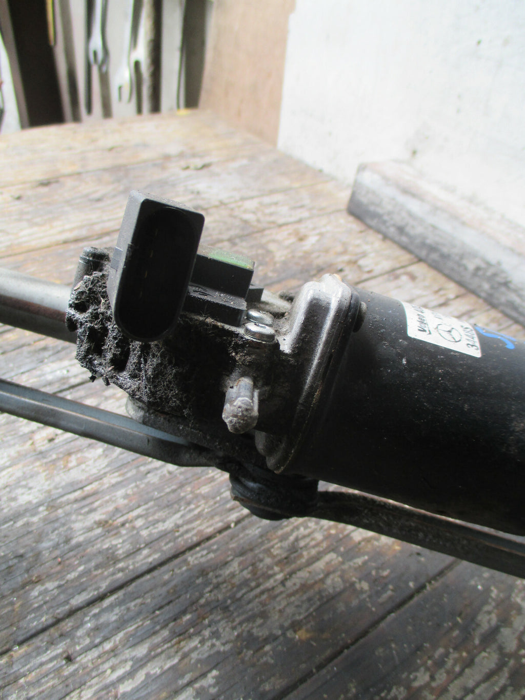 MERCEDES BENZ SLK R171 2010 FRONT WINDSCREEN WIPER MOTOR & LINKAGE A1718202342