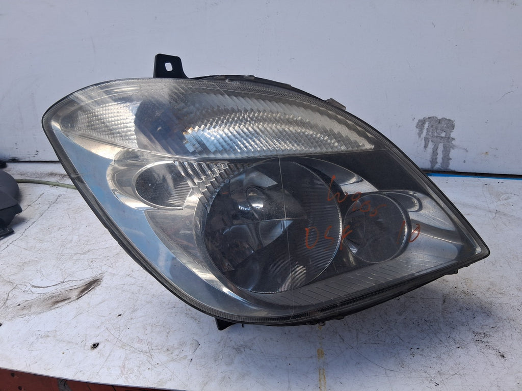 2010 MERCEDES BENZ SPRINTER W907 OSF DRIVER SIDE FRONT HEADLIGHT A9068200461