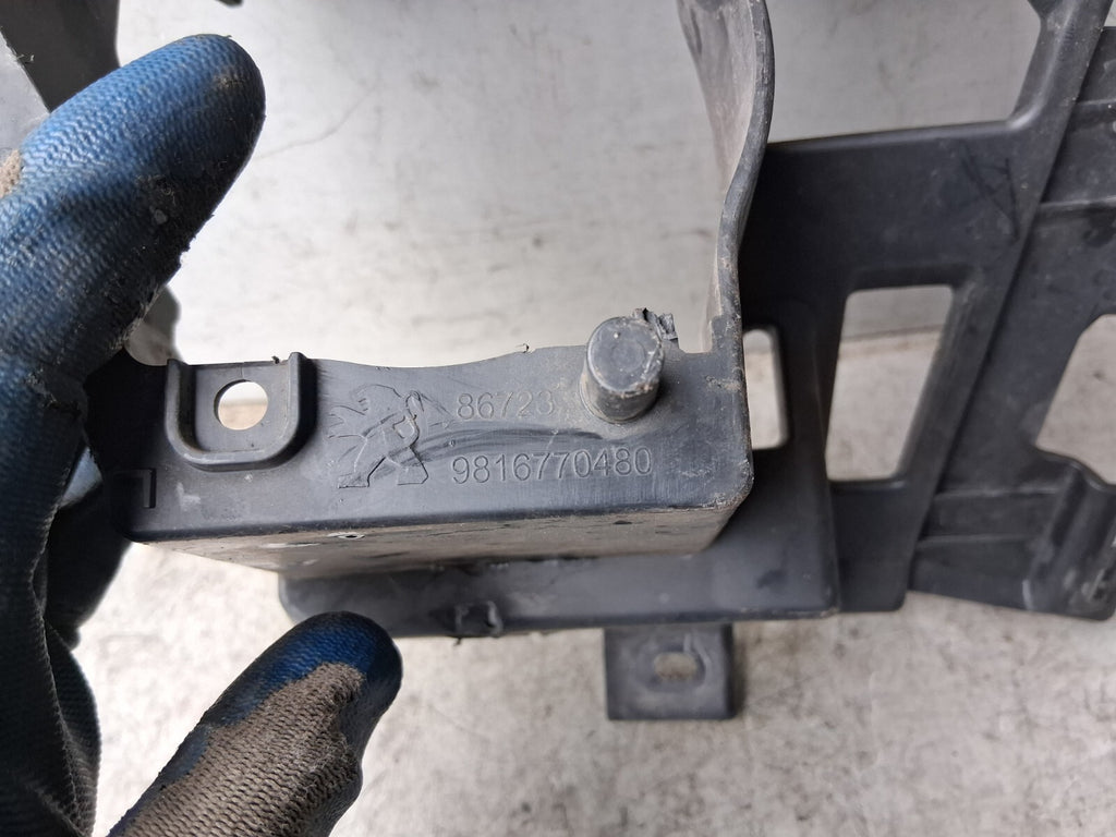 CITROEN C4 MK3 2022 NSF PASSENGER SIDE FRONT FOG LIGHT BRACKET 9816770480