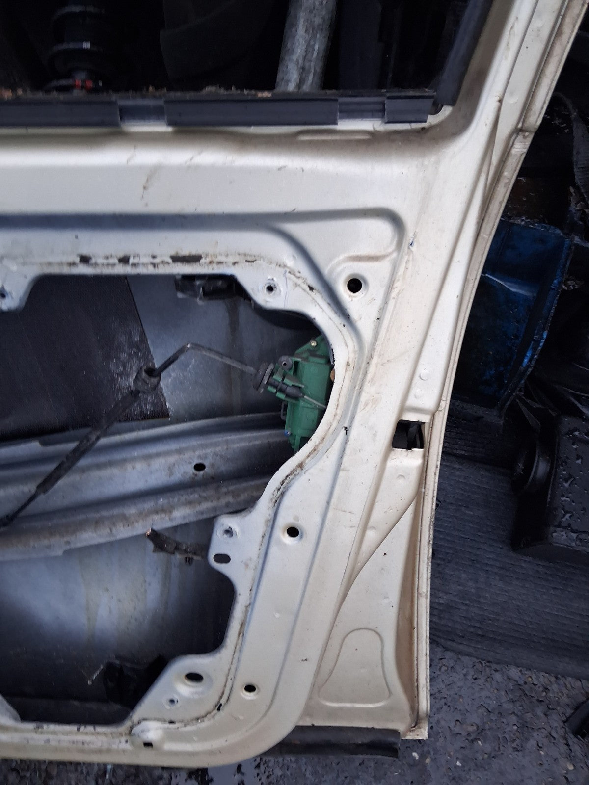 2001 VOLKSWAGEN GOLF MK4 OSF DRIVER SIDE FRONT RIGHT BARE DOOR BEIGE
