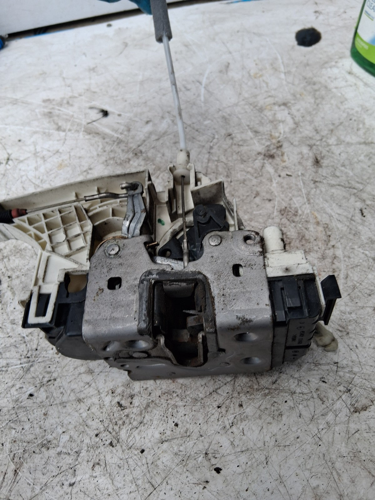 2006 MERCEDES SPRINTER OSF DRIVER SIDE FRONT DOOR LOCK MECH A9067201835