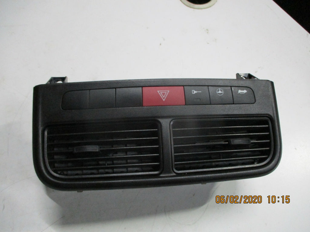 FIAT GRANDE PUNTO 2006 CENTRE DASHBOARD AIR BLOWER VENT HAZARD SWITCH 735394582