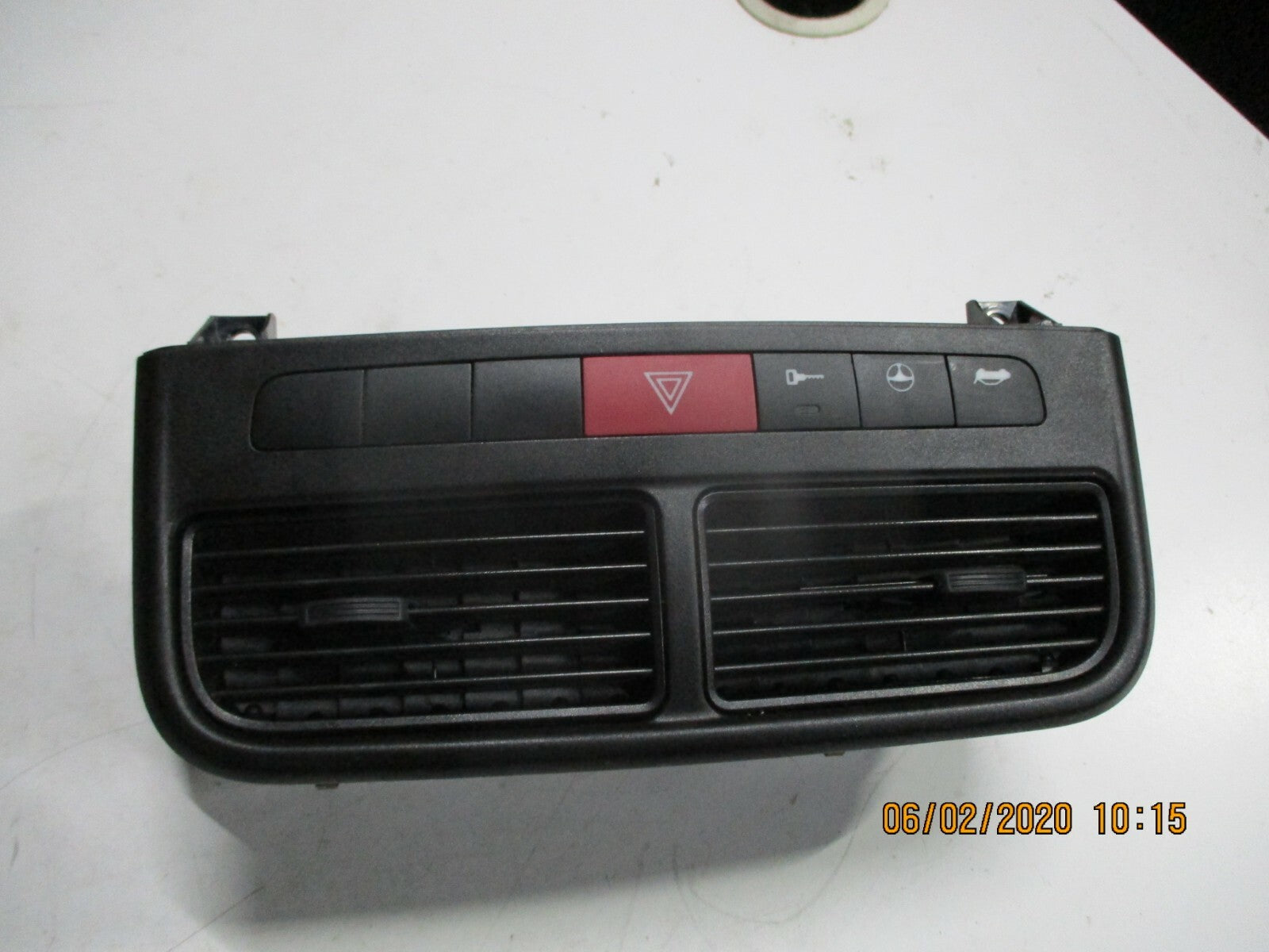 FIAT GRANDE PUNTO 2006 CENTRE DASHBOARD AIR BLOWER VENT HAZARD SWITCH 735394582
