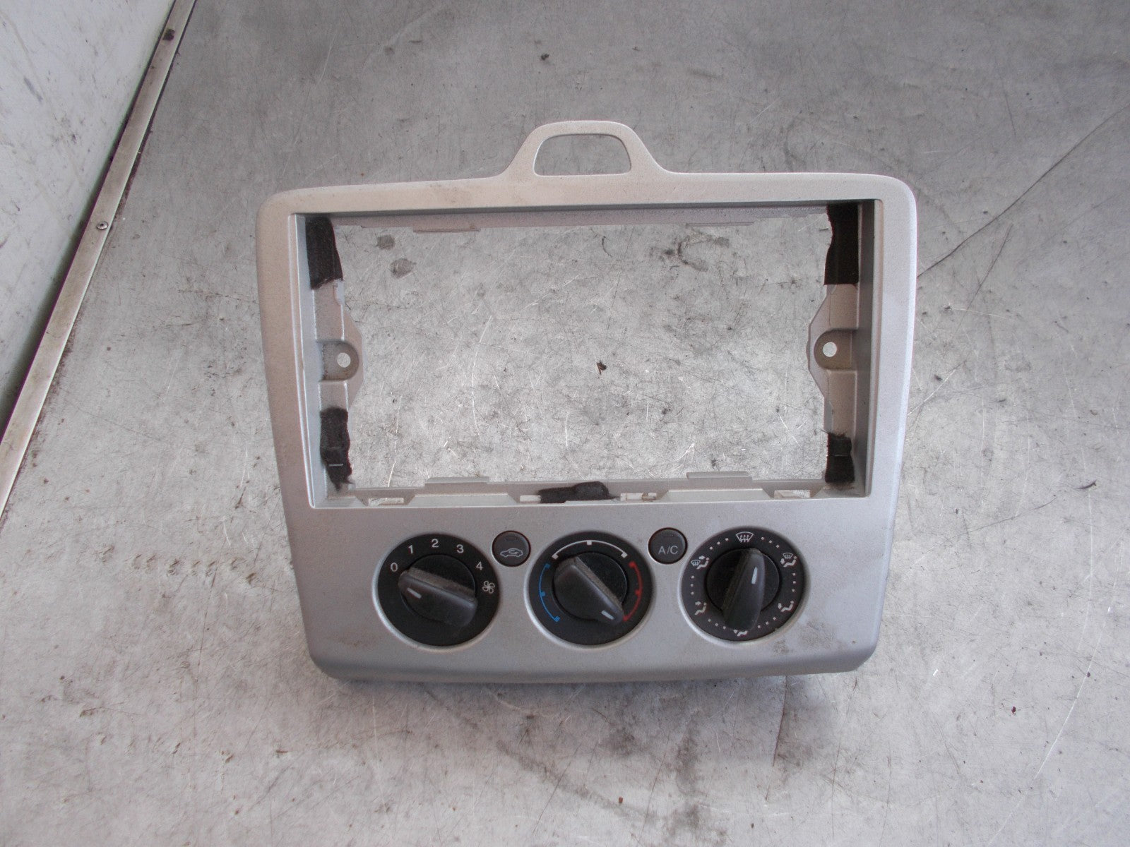 FORD FIESTA 2006 MK2 CLIMATE CONTROL SWITCHES & SILVER TRIM 69607003