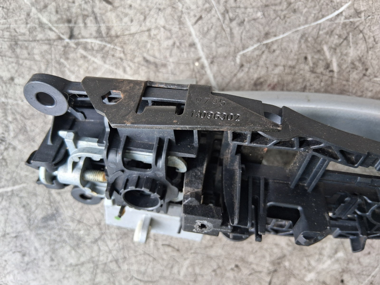 2016 VAUXHALL ZAFIRA C MK3 OSR DRIVER SIDE REAR RIGHT EXTERIOR DOOR HANDLE