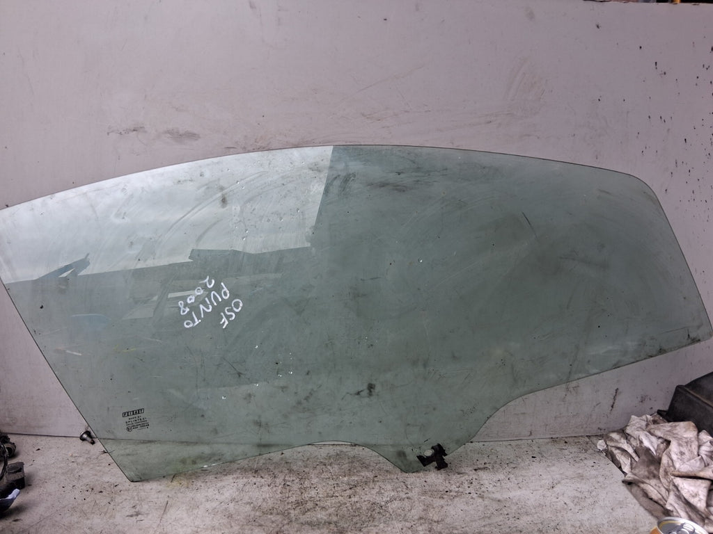 FIAT PUNTO 2008 3 DOOR OSF DRIVER SIDE FRONT RIGHT WINDOW GLASS 43R00048