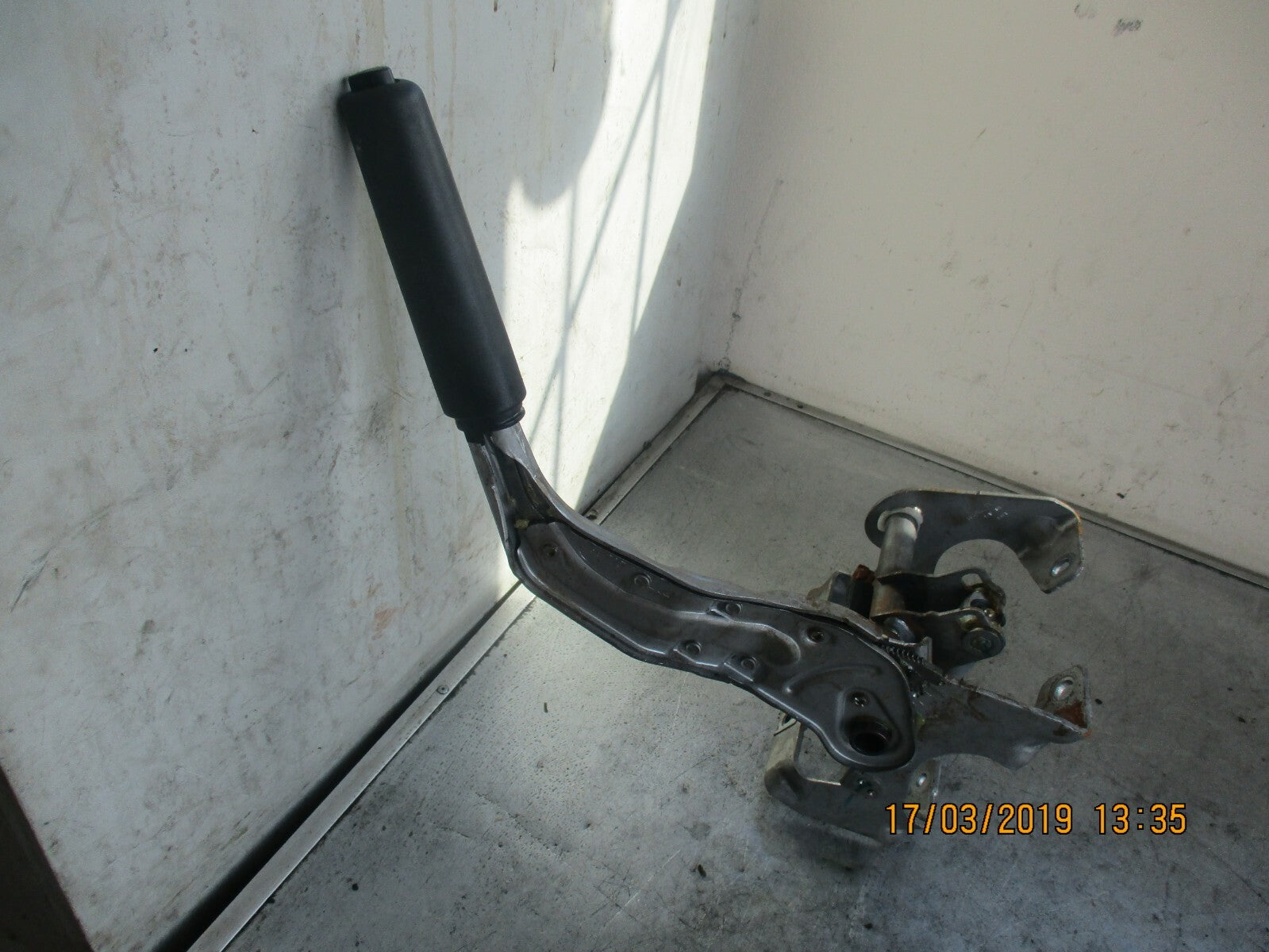 CITROEN BERLINGO MK2 HANDBRAKE LEVER HANDLE PARKING BRAKE 9680786877