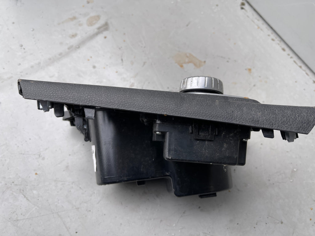 MERCEDES A CLASS W176 CENTRE CONSOLE CUP HOLDERS AND SAT NAV A1766800310