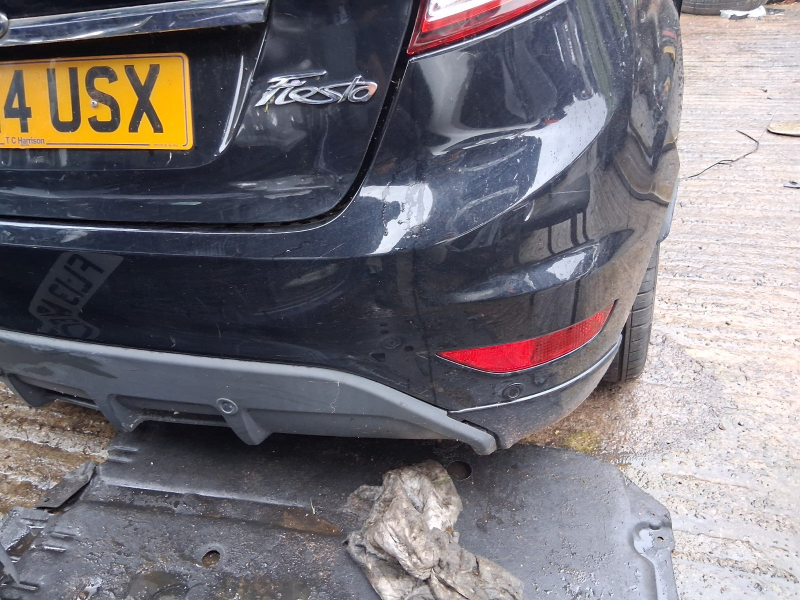 2014 FORD FIESTA MK7 REAR COMPLETE BUMPER PDC SENSORS PANTHER BLACK METALLIC DC
