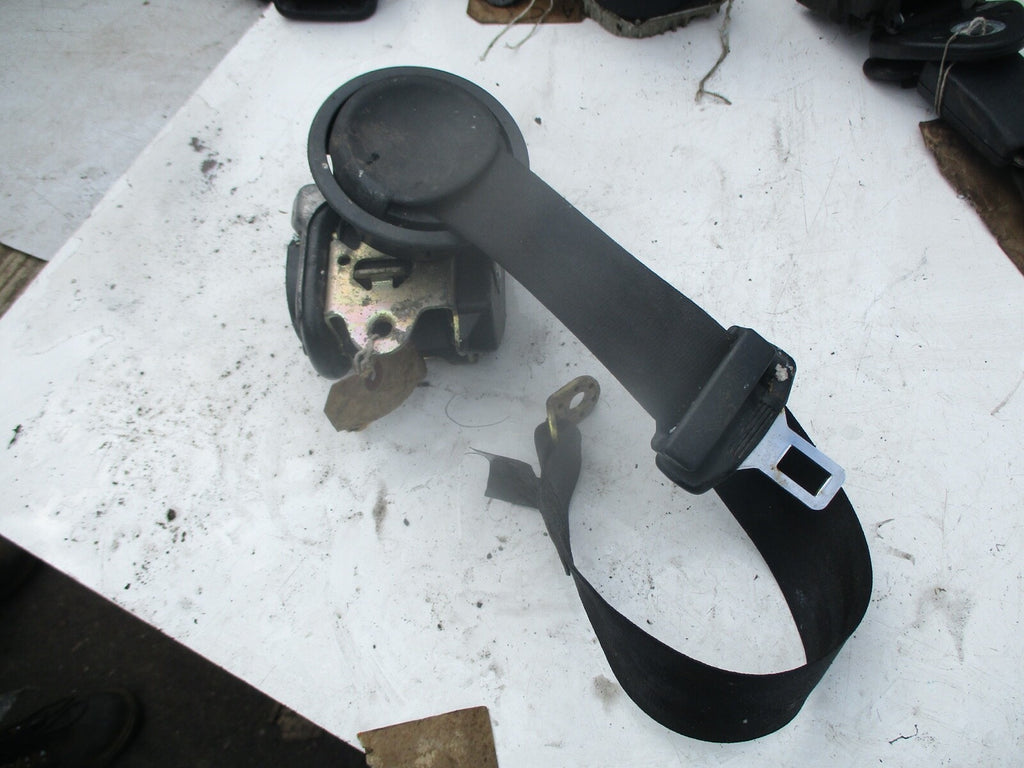 A8 D2 4D (MK1) 1994-2002 PASSENGER NEAR SIDE REAR SEAT BELT 8D0857727