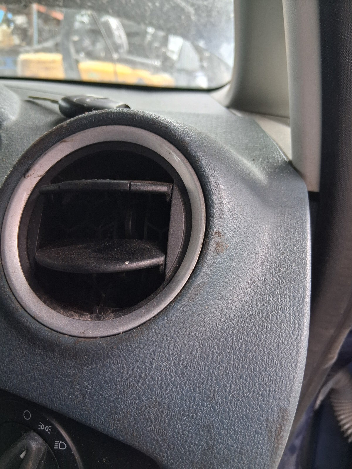 2010 FORD FIESTA MK7 OSF DRIVER SIDE FRONT RIGHT AIR VENT