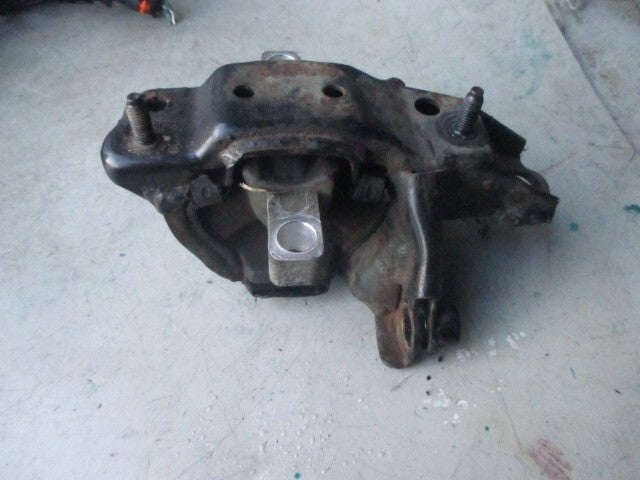 2005 VW VOLKSWAGEN POLO ENGINE MOUNT BRACKET 6Q0199555
