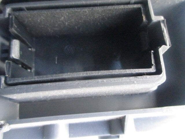 2005 VOLKSWAGEN POLO DASHBOARD STORAGE COMPARTMENT GLOVEBOX 6Q2857101