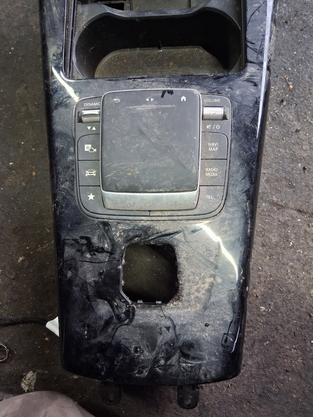 2021 MERCEDES A CLASS V177 COMPLETE CENTRE CONSOLE WITH TOUCH PAD AIR VENT