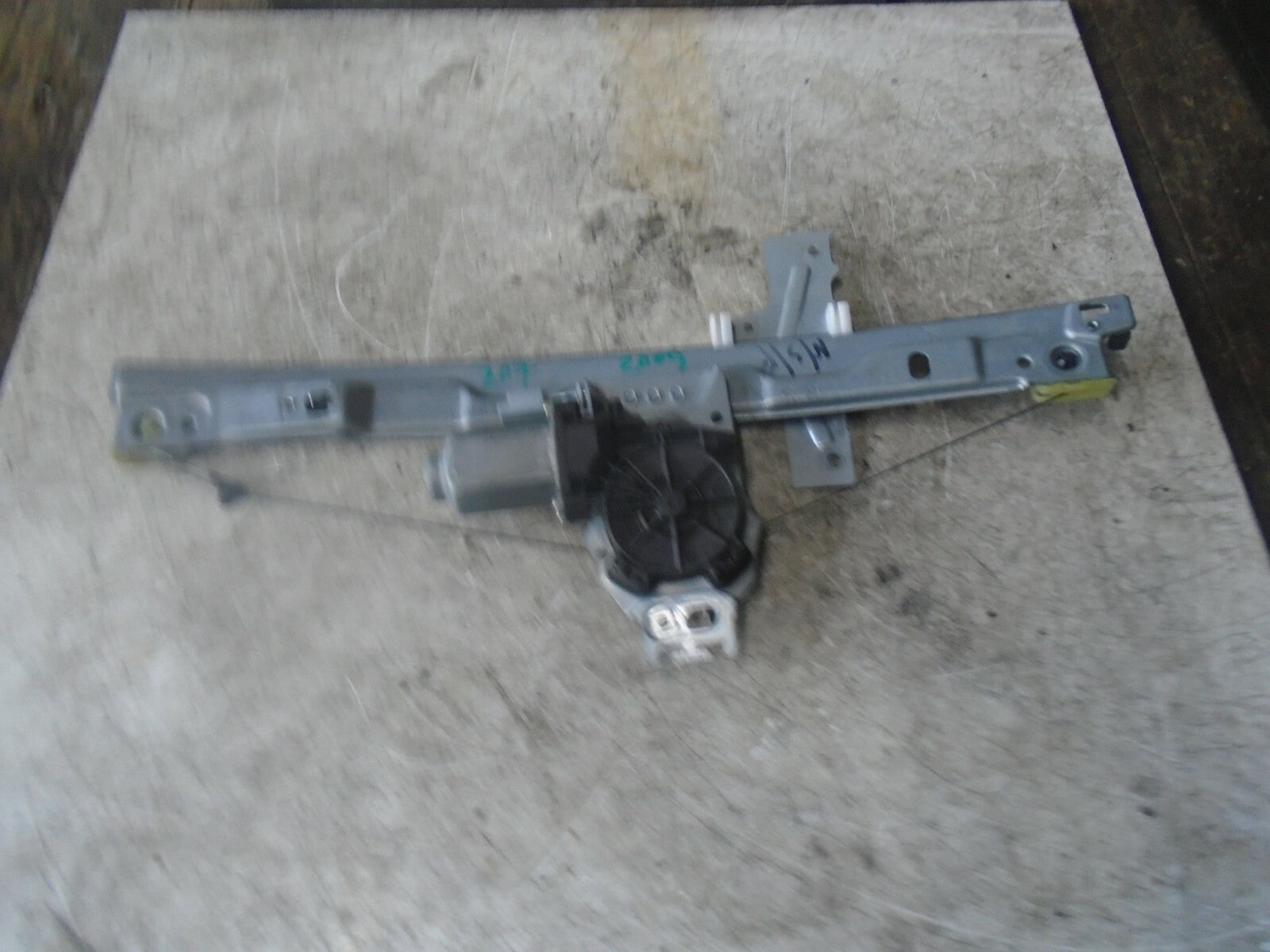 PEUGEOT 207 2009 NSF FRONT PASSENGER SIDE WINDOW MOTOR REGULATOR