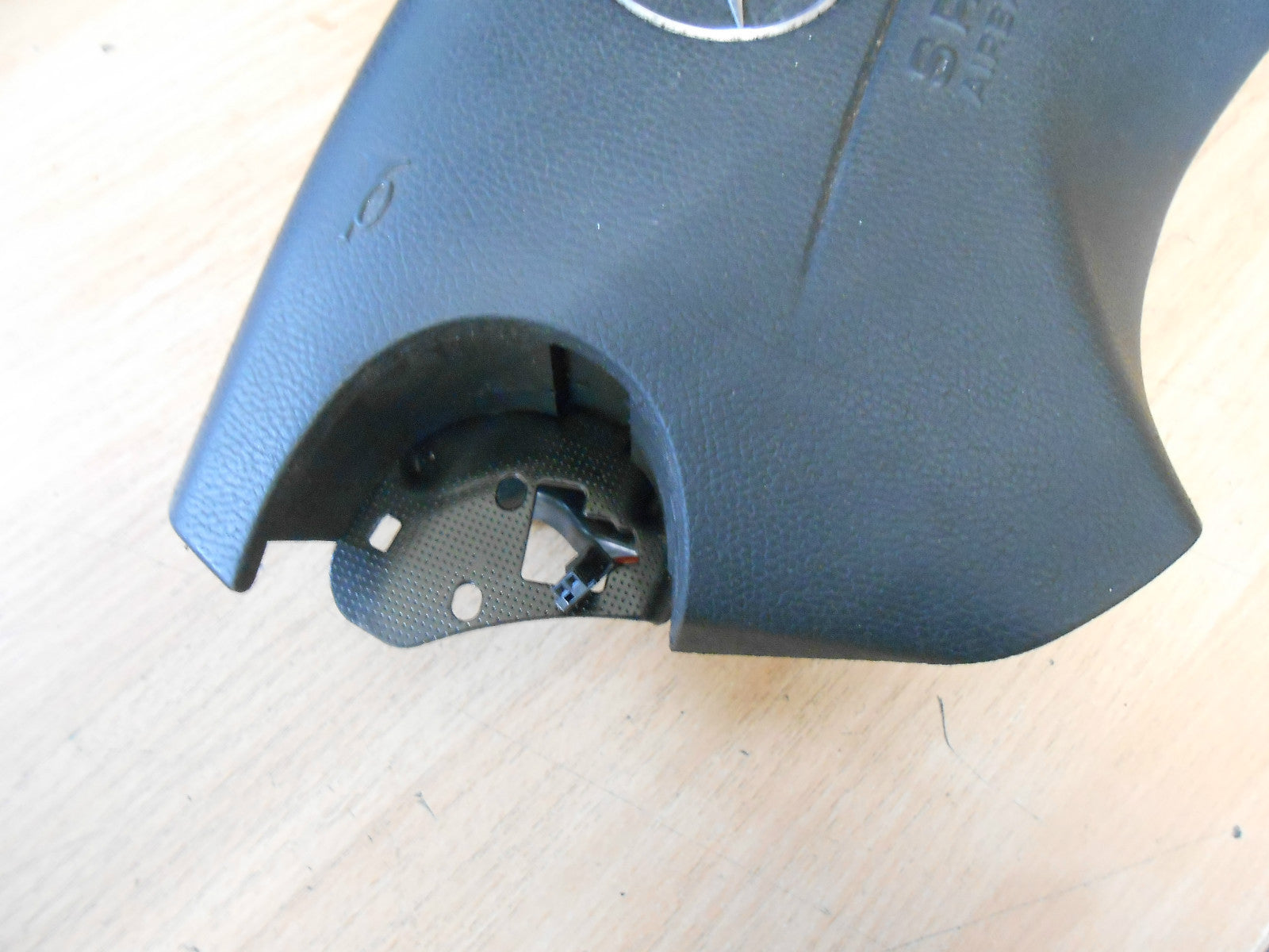 MERCEDES E CLASS W210 2000 STEERING WHEEL AIRBAG UNIT 21046003