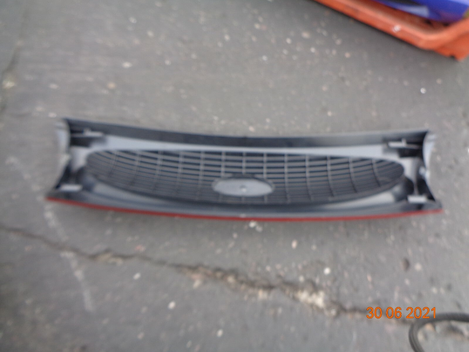 FORD FIESTA MK4 1996 COMPLETE FRONT MAIN CENTRE BUMPER GRILL ORANGE 96FB8200FAW