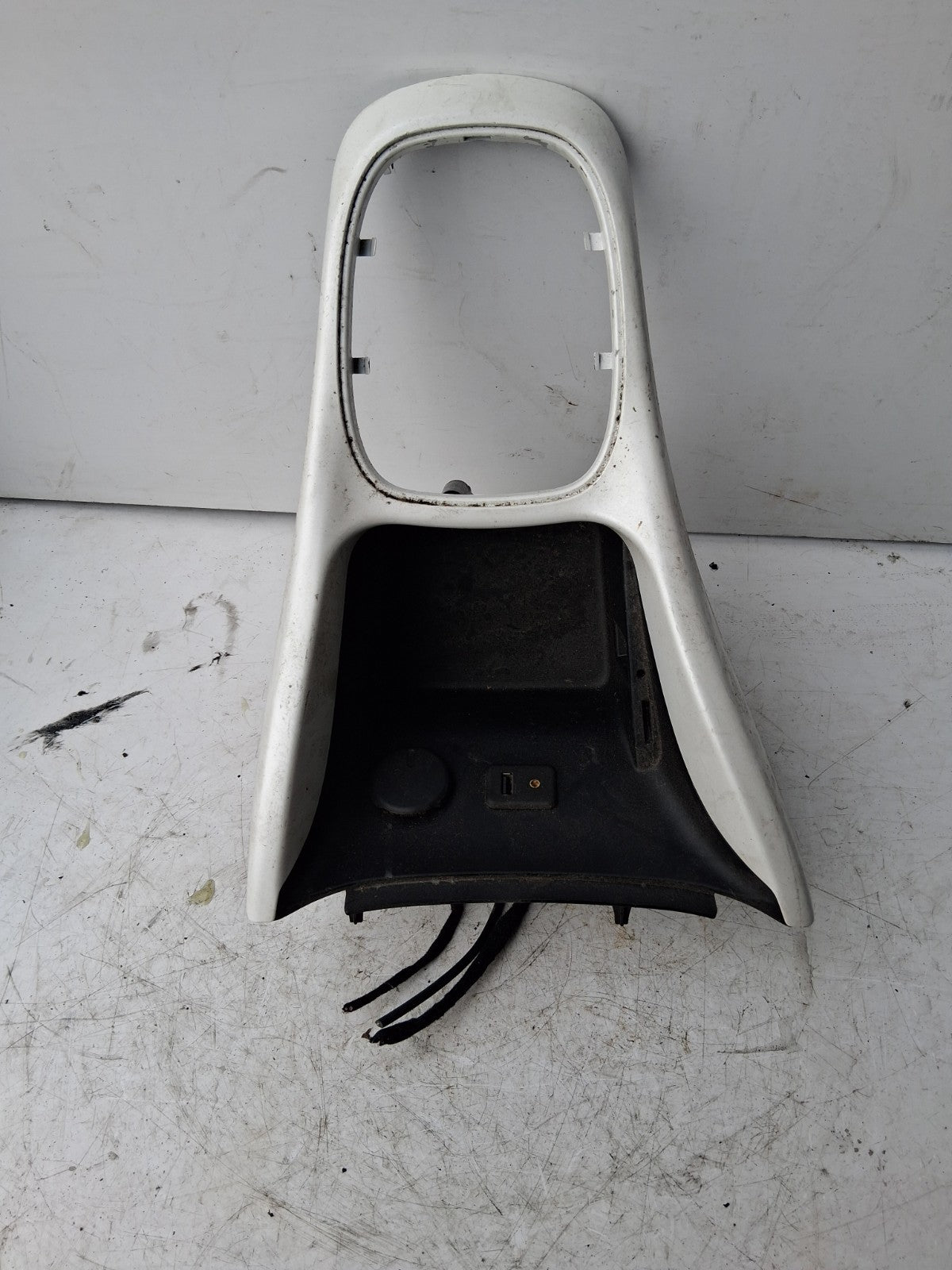 2015 VAUXHALL ADAM CENTRE CONSOLE WHITE 300261401