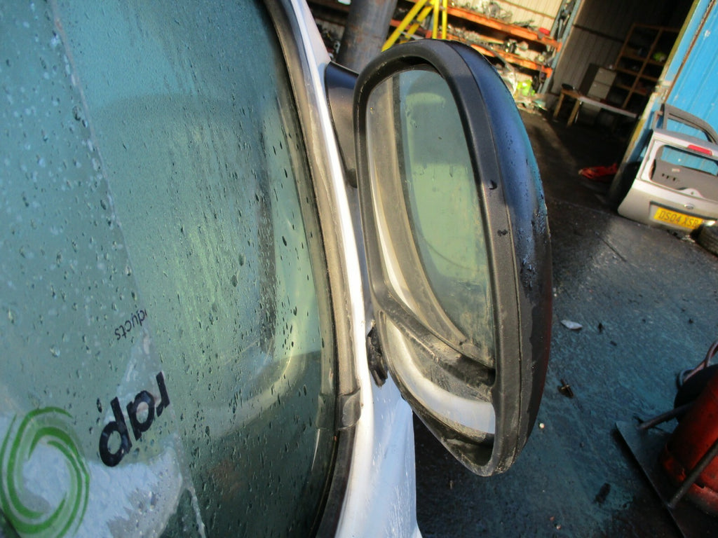 RENAULT TRAFIC X83 MK2 2014 OSF DRIVER SIDE FRONT DOOR WHITE DAMAGED