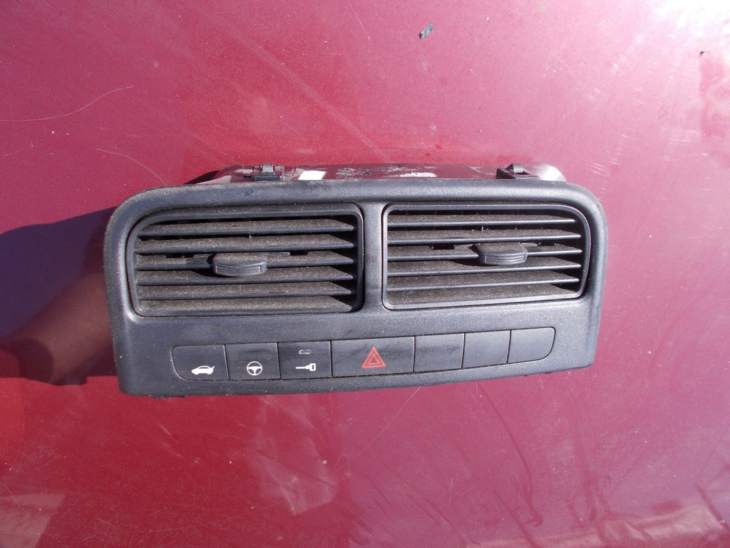 FIAT GRANDE PUNTO DASH CENTRE VENTS & SWITCHES 735394582
