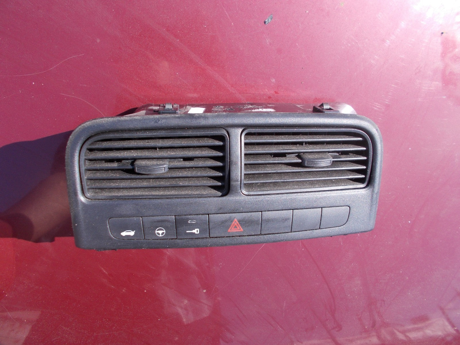 FIAT GRANDE PUNTO DASH CENTRE VENTS & SWITCHES 735394582
