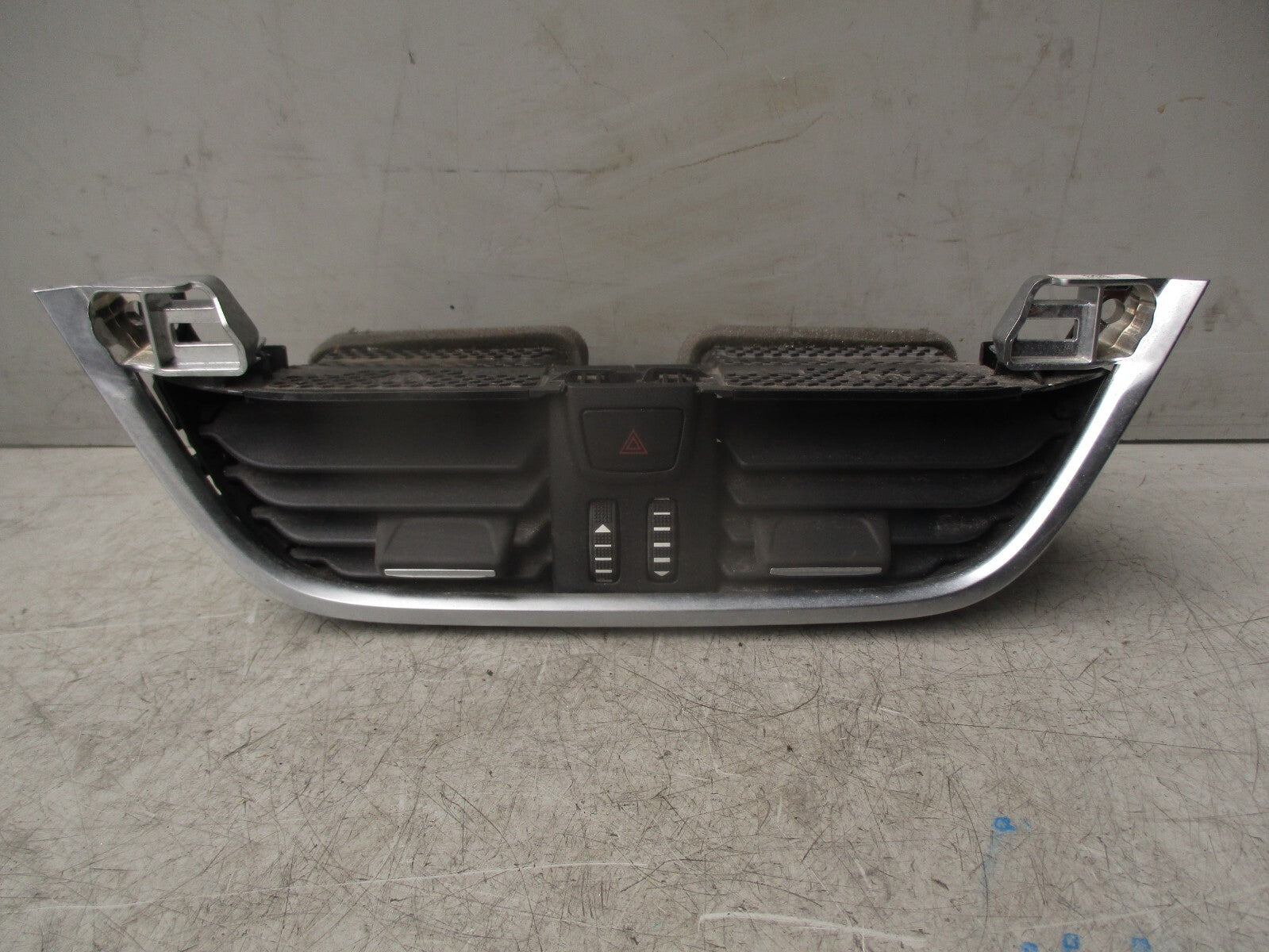 2021 FORD FIESTA MK8 CENTRE DASHBOARD AIR VENTS HAZARD SWITCH H1BB19K617
