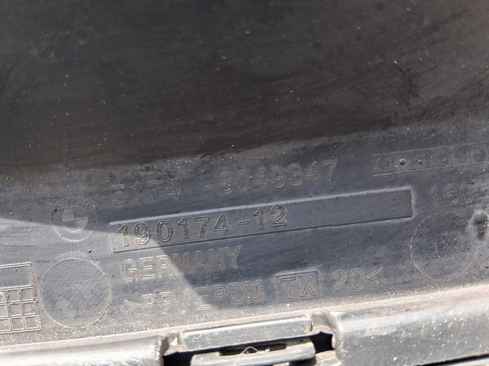2010 BMW 5 SERIES F10 FRONT LOWER BUMPER GRILLE 8049347