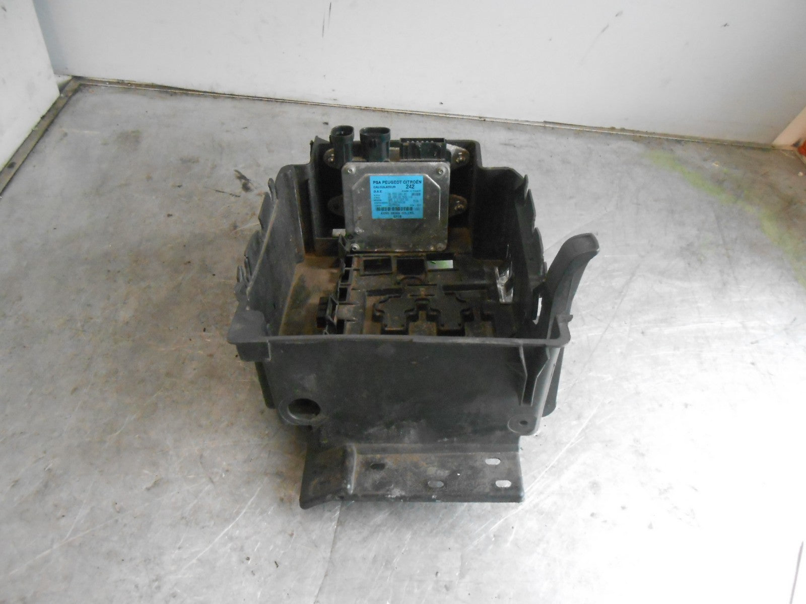 PSA PEUGEOT CITROEN POWER STEERING CONTROL ECU & BATTERY TRAY 9652024280