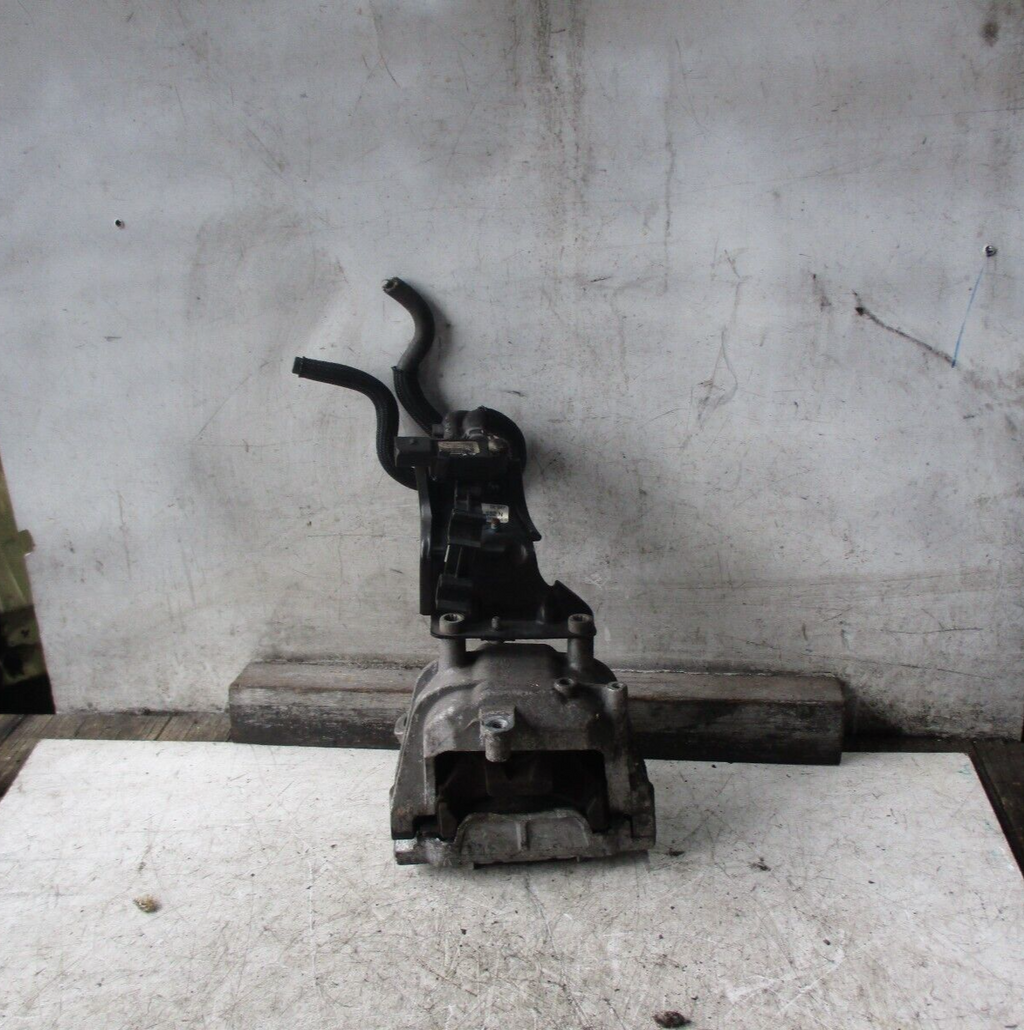 VW VOLKSWAGEN PASSAT 2013 ENGINE MOUNT 1K0131552N
