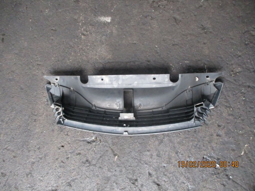 RENAULT LAGUNA MK2 2004 PRE FACELIFT FRONT BUMPER GRILL GRILLE