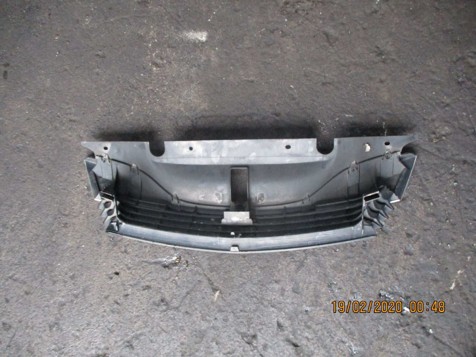 RENAULT LAGUNA MK2 2004 PRE FACELIFT FRONT BUMPER GRILL GRILLE