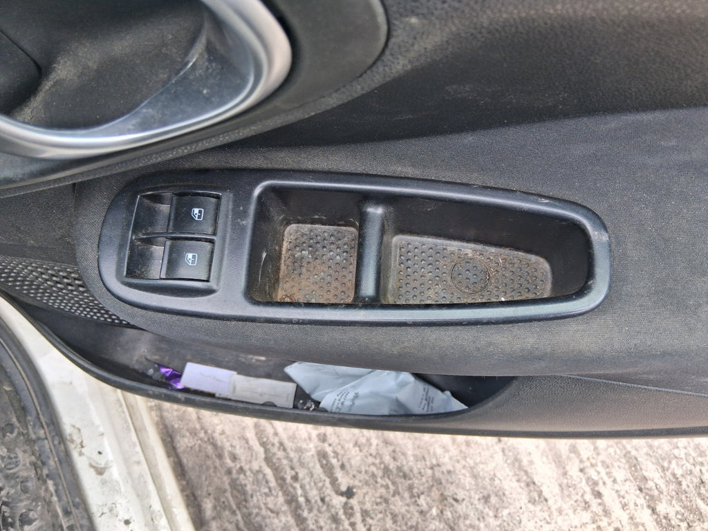 2019 FIAT 500L URBAN HATCH OSF DRIVER SIDE FRONT WINDOW CONTROL SWITCH