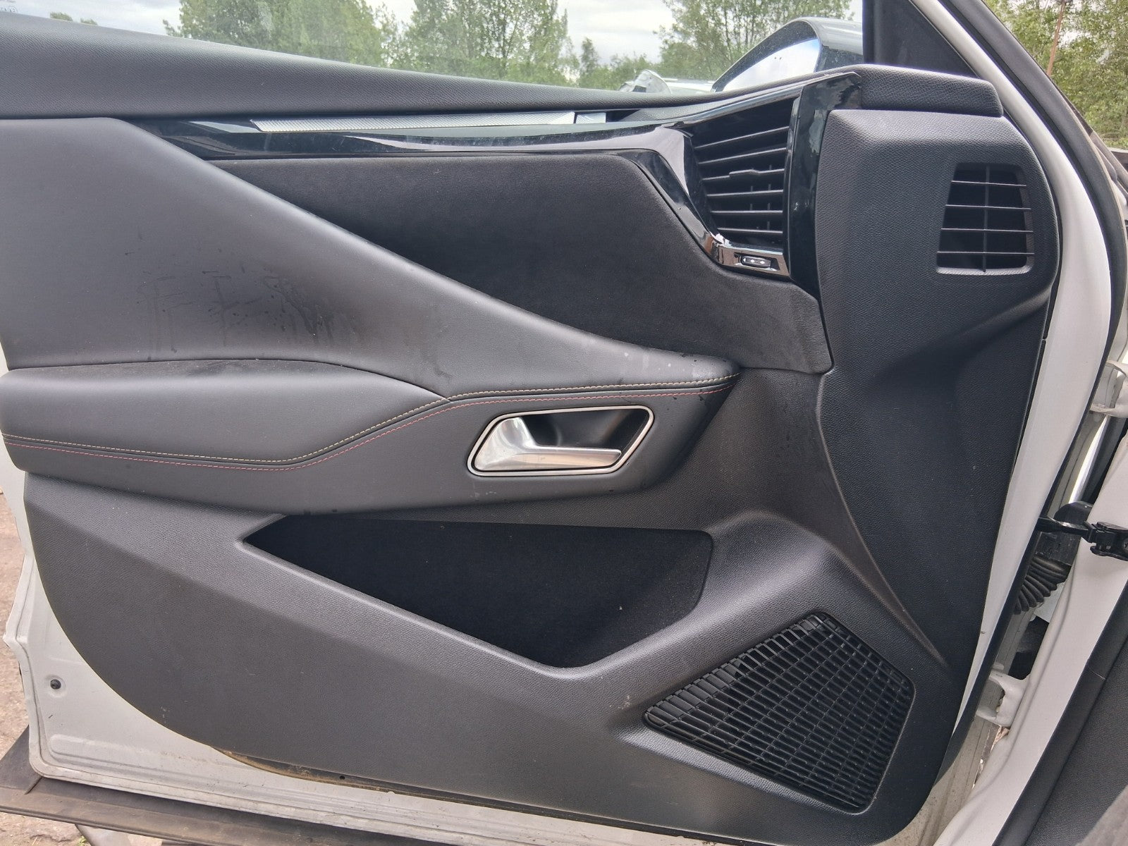2023 DS DS 4 CROSSOVER NSF PASSENGER SIDE FRONT DOOR CARD PANEL