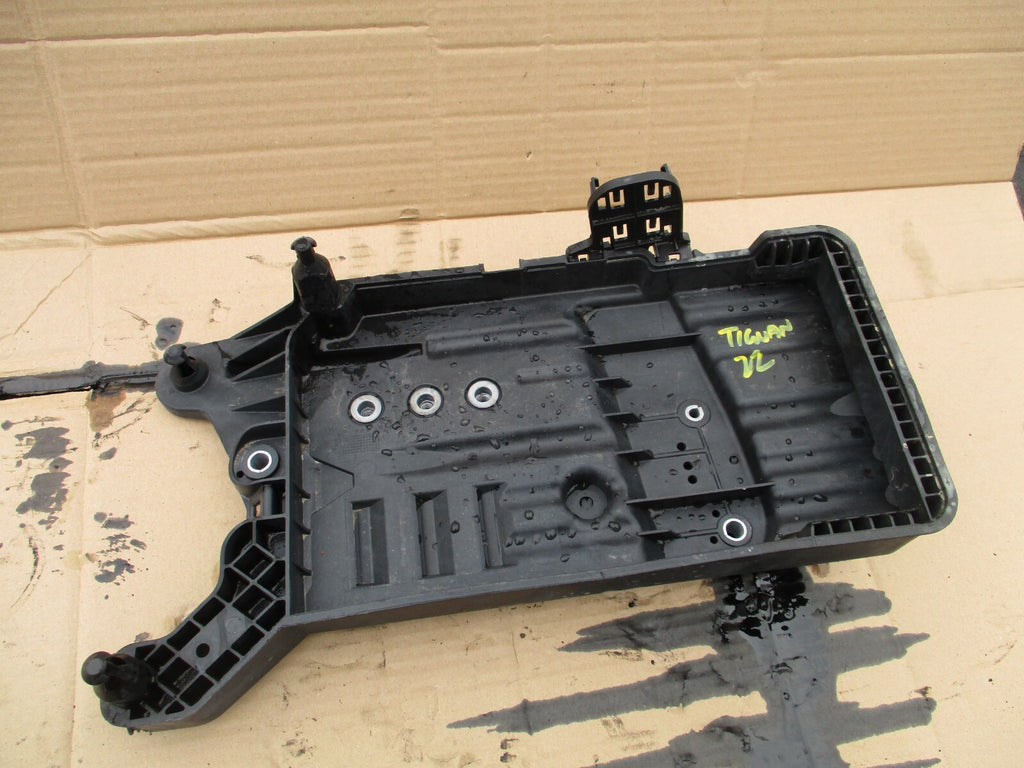 VW VOLKSWAGEN TIGUAN MK2 2023 BATTERY TRAY HOLDER 5QF915331C