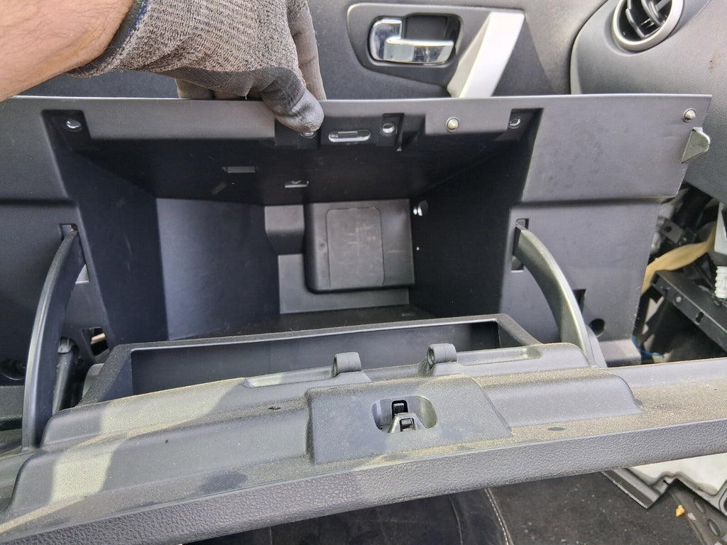 2013 NISSAN QASHQAI J10 DASHBOARD GLOVE BOX FRONT STORAGE COMPARTMENT 68520BR00A