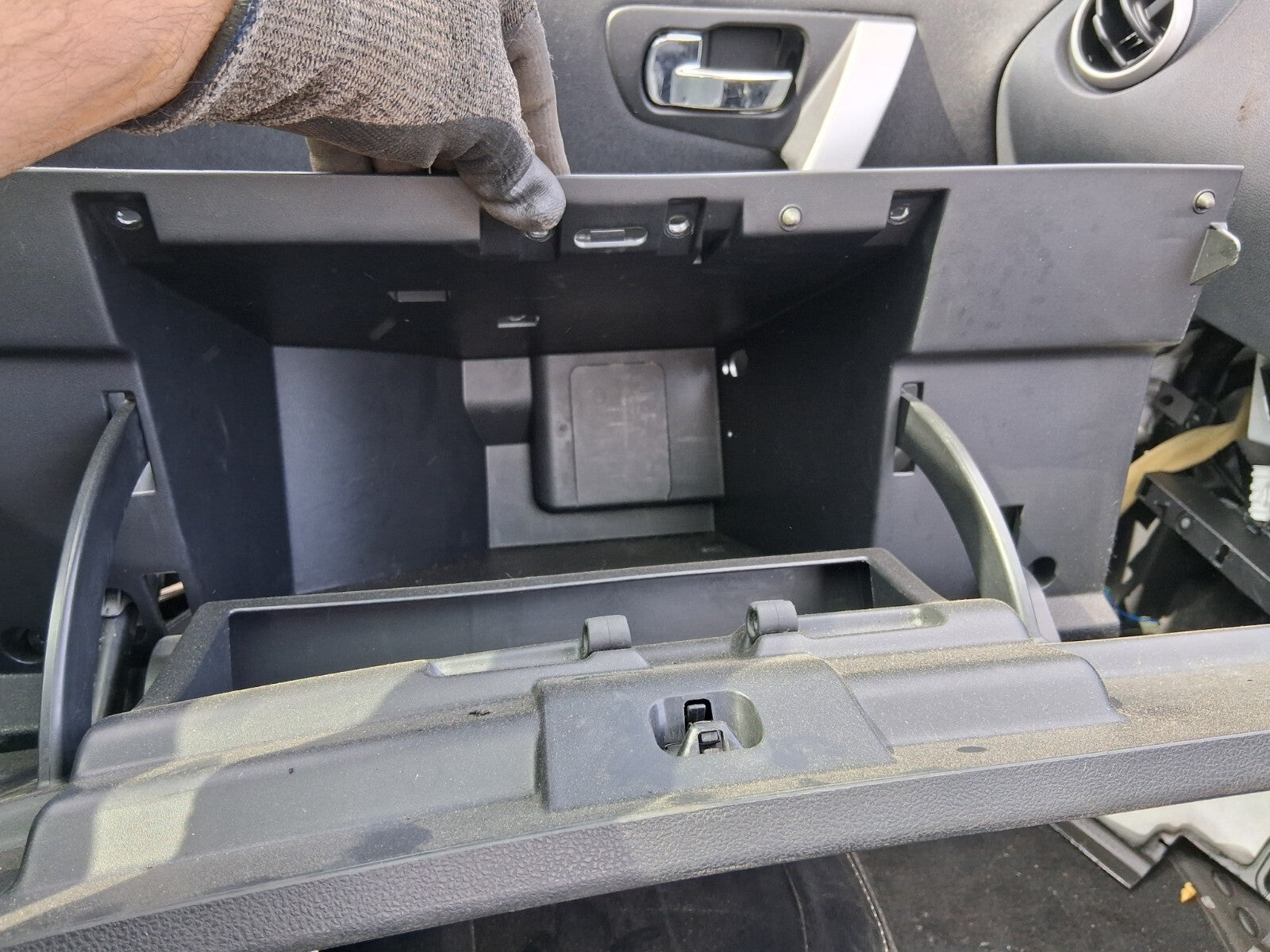 2013 NISSAN QASHQAI J10 DASHBOARD GLOVE BOX FRONT STORAGE COMPARTMENT 68520BR00A