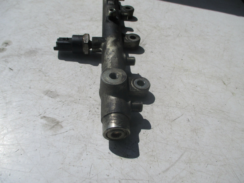 PEUGEOT 206 2003 DIESEL FUEL INJECTOR RAIL WITH SENSOR INJECTORS 9655182580