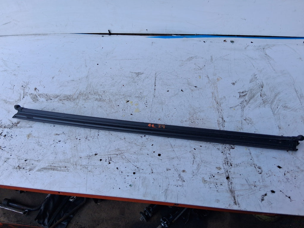 2024 AUDI A1 S LINE MK2 NSF PASSENGER SIDE FRONT GLASS TRIM APERTURE SEAL