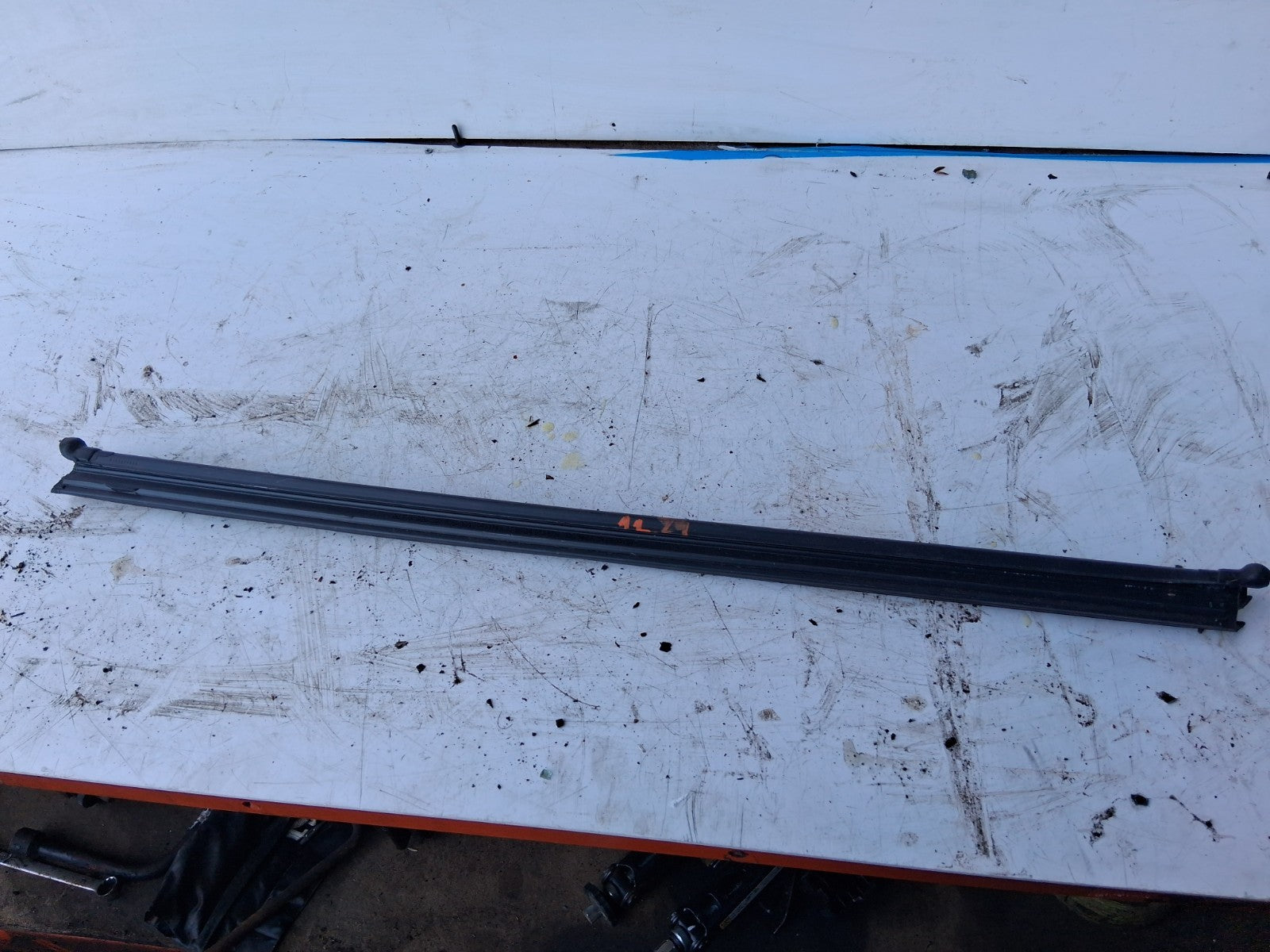 2024 AUDI A1 S LINE MK2 NSF PASSENGER SIDE FRONT GLASS TRIM APERTURE SEAL