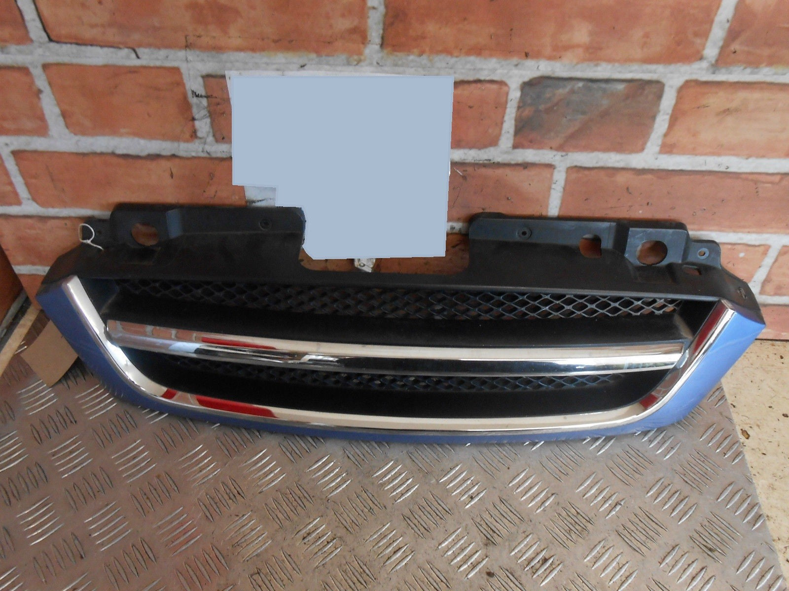 CHEVROLET TACUMA 2004 FRONT BUMPER GRILL GRILLE BLUE WITH CHROME STRIP 96399717